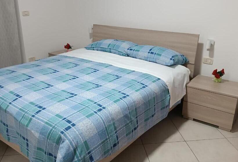 B&b Le Luci Camera In Attico Super Vista Interno 2 Rose Rosa