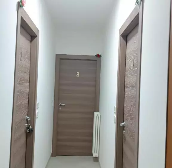 B&b Le Luci Camera In Attico Super Vista Interno 2 Rose Rosa