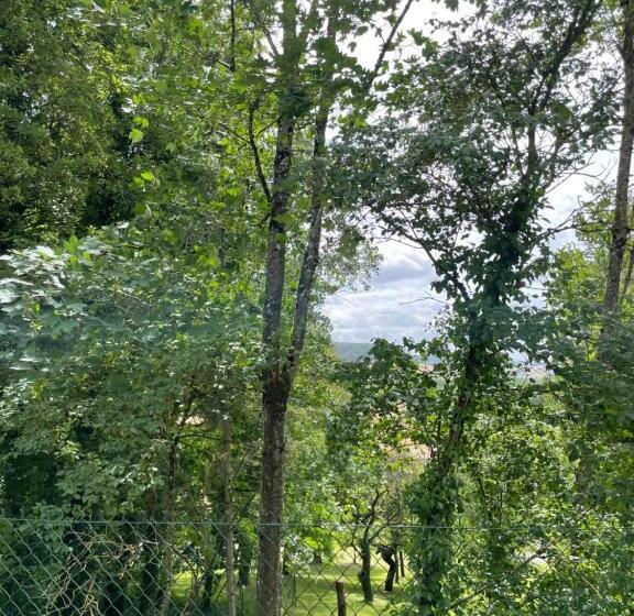 تختخواب و صبحانه Le Bois Perrin