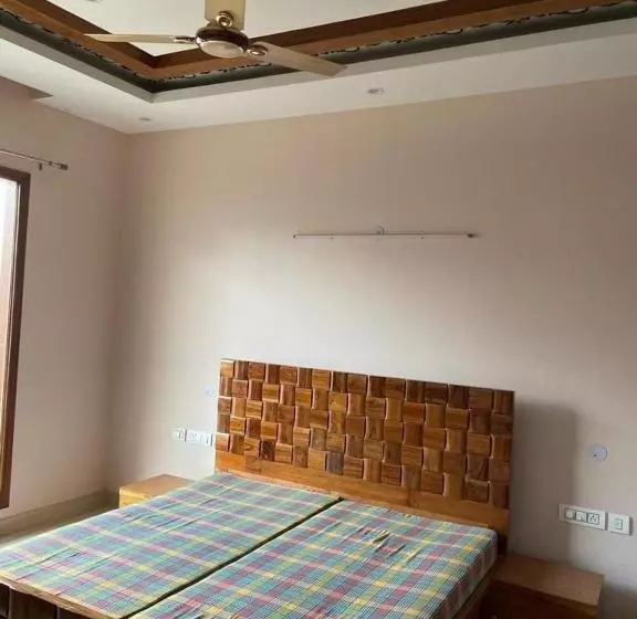 Bed and Breakfast Staymaker Durgapur