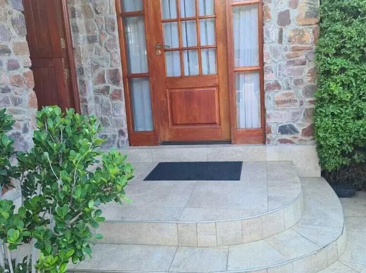 تختخواب و صبحانه Stone Town Guesthouse