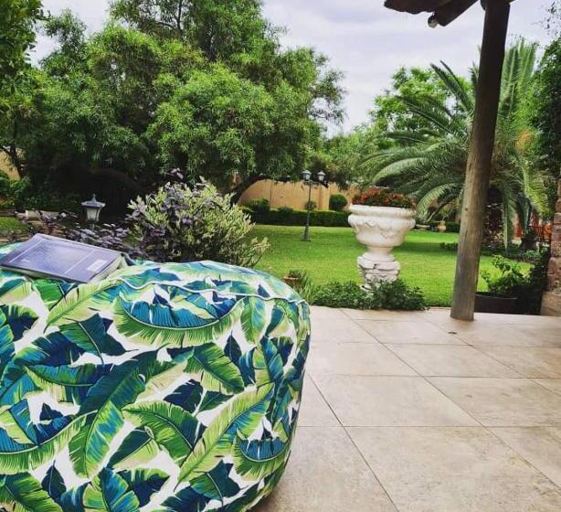 تختخواب و صبحانه Stone Town Guesthouse