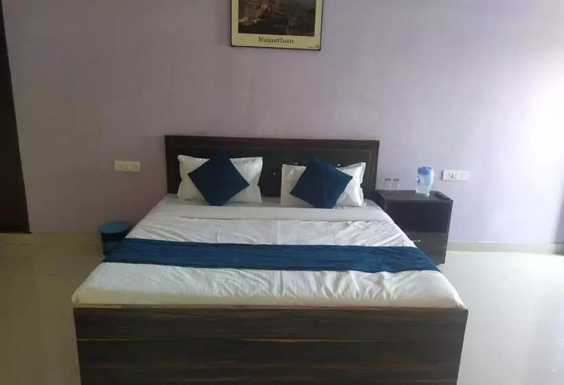 ホテル O Girdharwal Resort