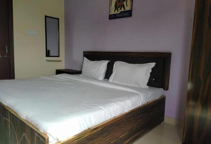 ホテル O Girdharwal Resort