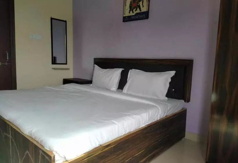 ホテル O Girdharwal Resort