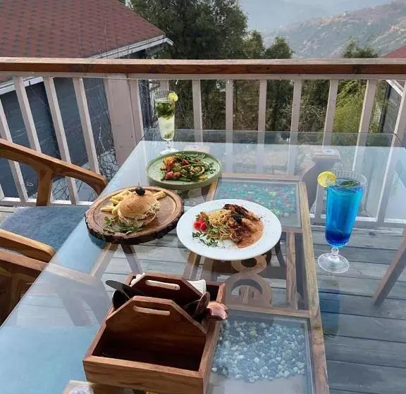 هتل Cabin In The Woods  Luxury Cottages In Mukteshwar