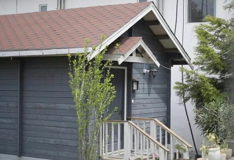 هتل Cabin In The Woods  Luxury Cottages In Mukteshwar