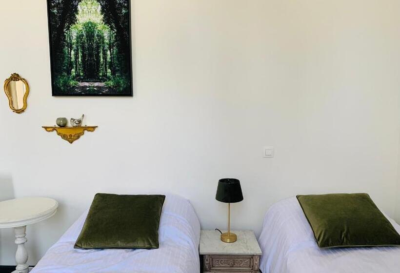 Hotel De Lotuspoort Met Mihr S B&b In De Abdij Van Bornem