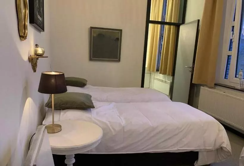 Hotelli De Lotuspoort Met Mihr S B&b In De Abdij Van Bornem