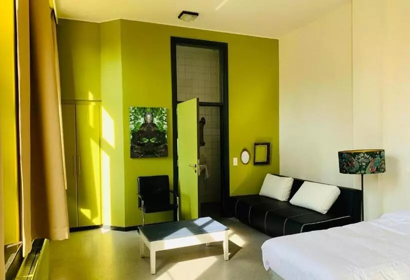 Hotelli De Lotuspoort Met Mihr S B&b In De Abdij Van Bornem