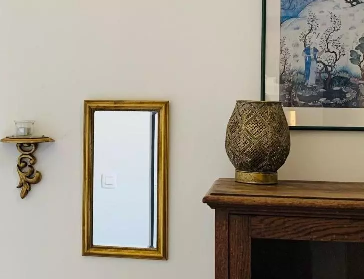 Hotelli De Lotuspoort Met Mihr S B&b In De Abdij Van Bornem