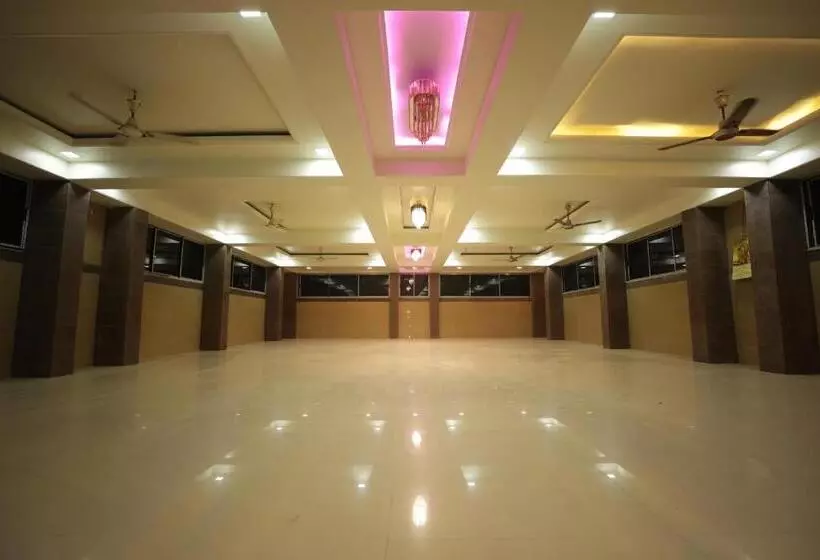 Hotelli Life Point Grand