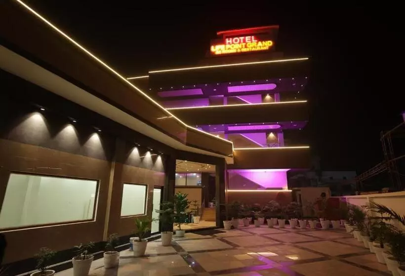 Hotelli Life Point Grand