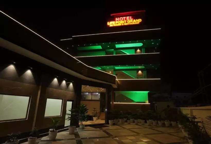 Hotelli Life Point Grand