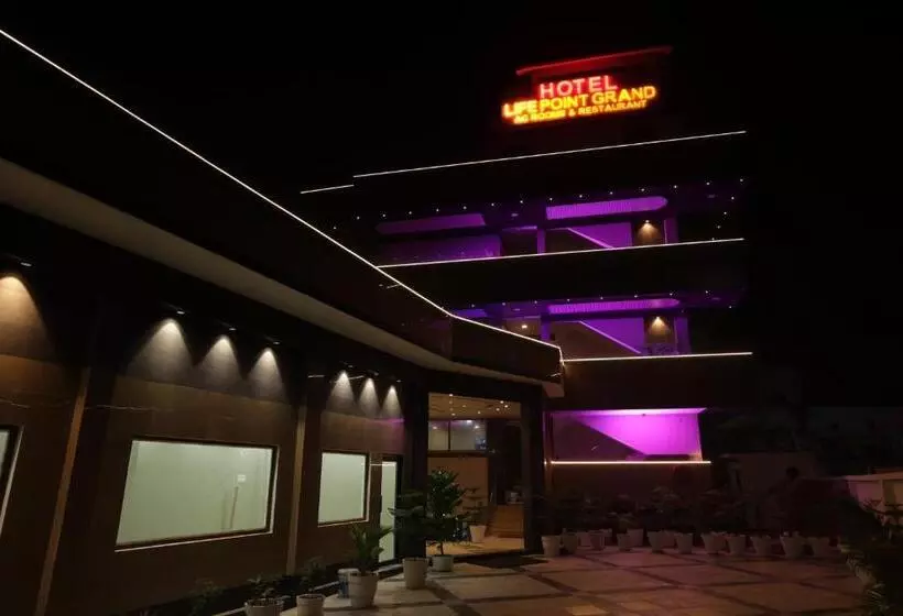 Hotelli Life Point Grand