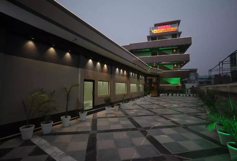 Hotelli Life Point Grand