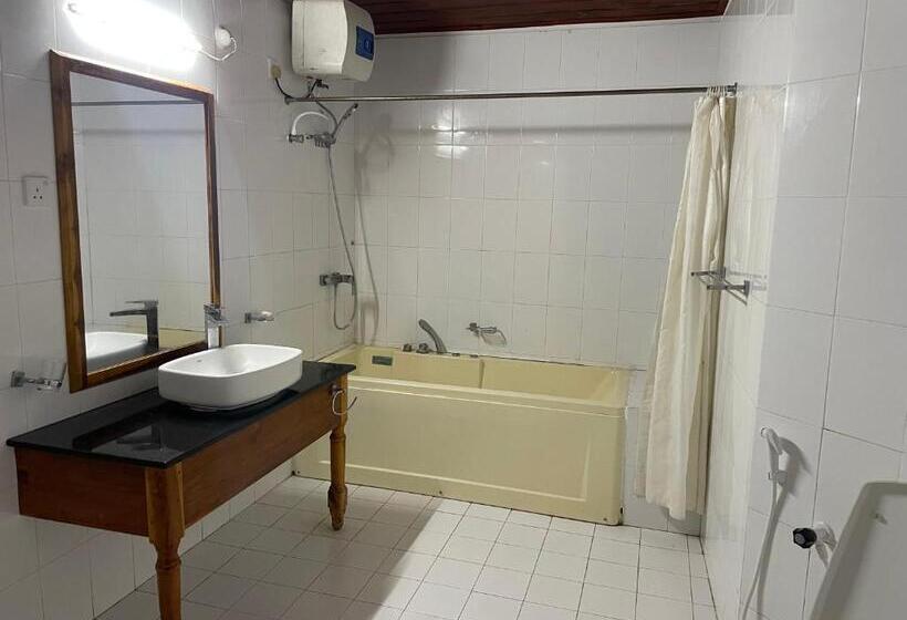 Hotell Neithal Batticaloa