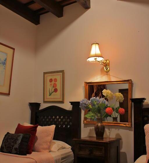 هتل Pasillo Rholyn