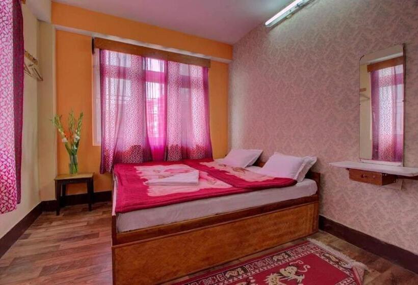 בית מלון כפרי Twilight Lodge