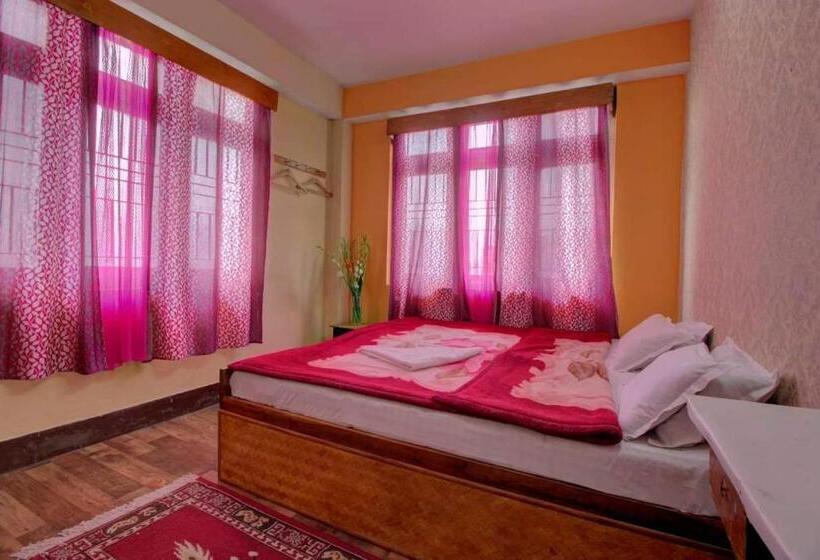 בית מלון כפרי Twilight Lodge