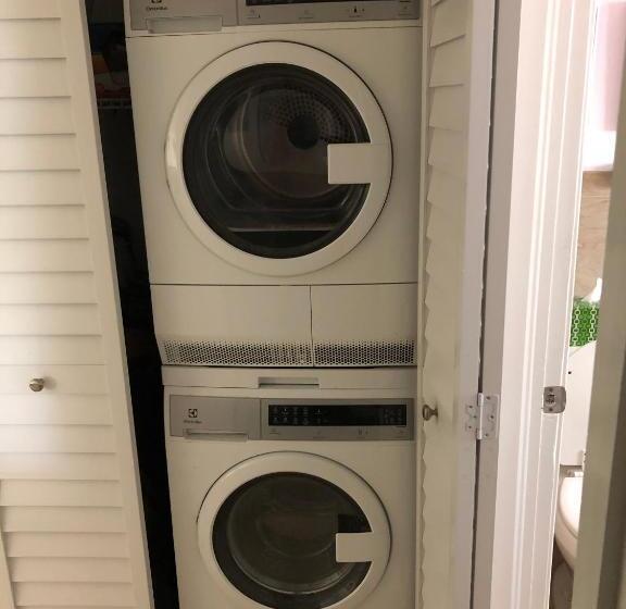 膳宿费 Billy S Resort Clothing Optional  Men Only   Solo Hombres