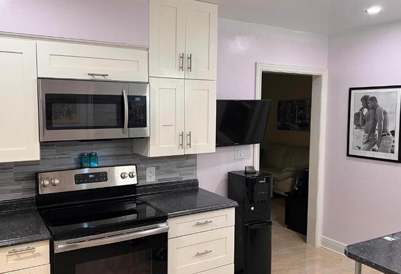 膳宿费 Billy S Resort Clothing Optional  Men Only   Solo Hombres