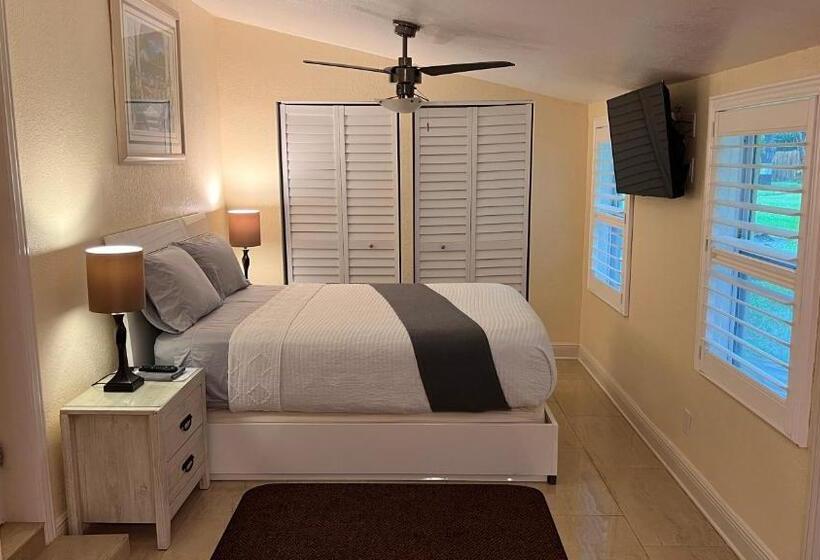 膳宿费 Billy S Resort Clothing Optional  Men Only   Solo Hombres