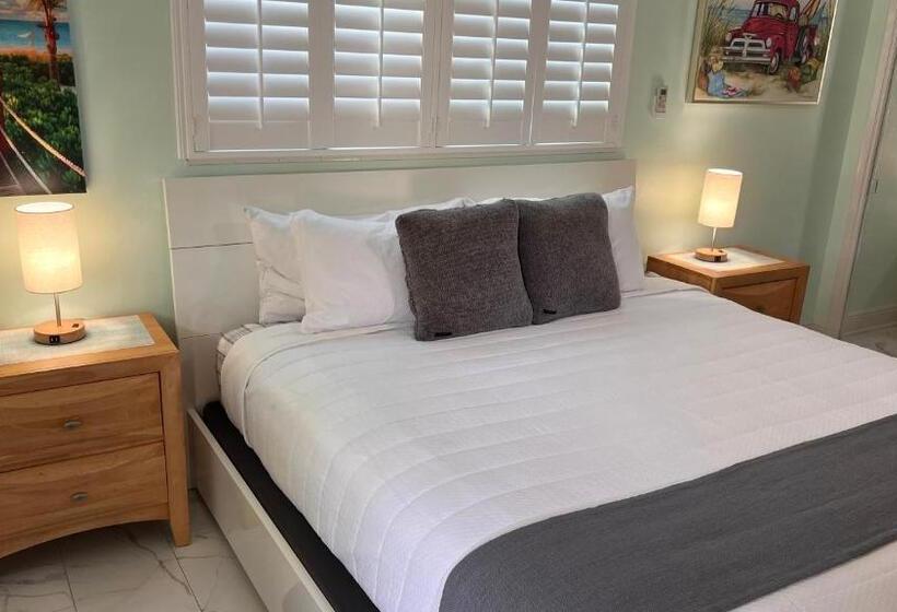 膳宿费 Billy S Resort Clothing Optional  Men Only   Solo Hombres