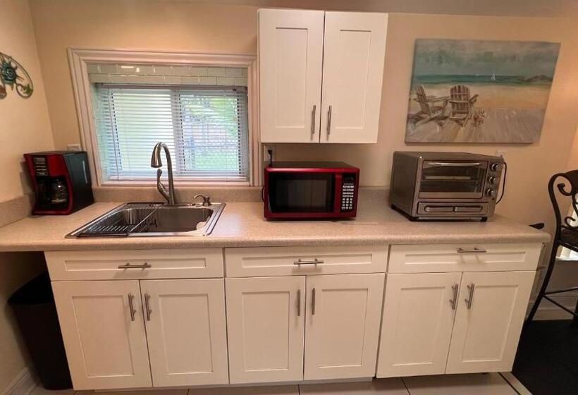 膳宿费 Billy S Resort Clothing Optional  Men Only   Solo Hombres