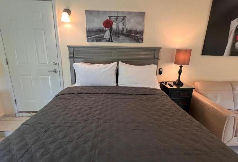 膳宿费 Billy S Resort Clothing Optional  Men Only   Solo Hombres