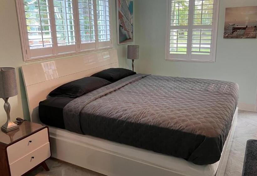 膳宿费 Billy S Resort Clothing Optional  Men Only   Solo Hombres