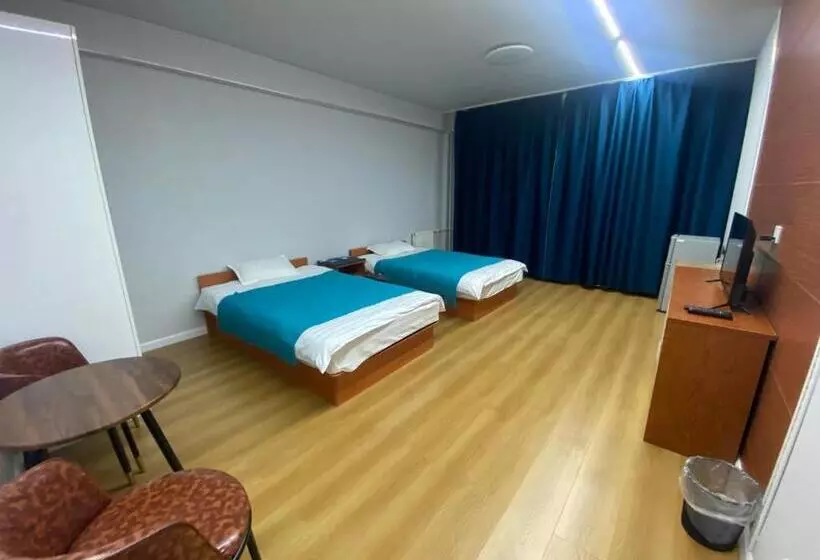 پانسیون Etuga Guesthouse, Close To Sukhbaatar Square
