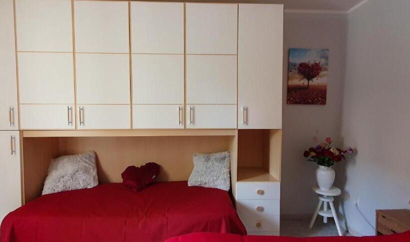 پانسیون The Lover House