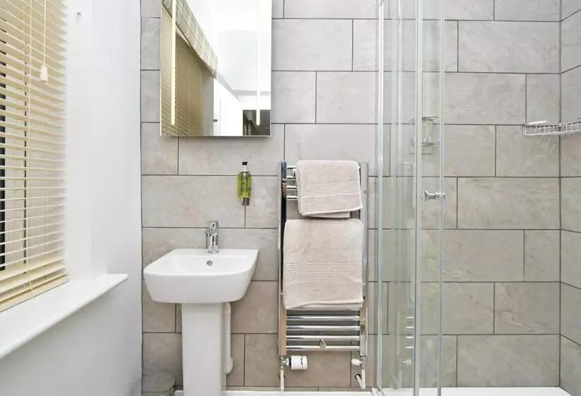 Majatalo The Masons Arms