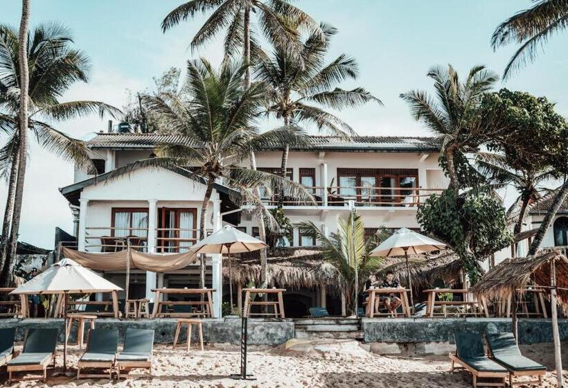 Hotel Amaroo Hikkaduwa