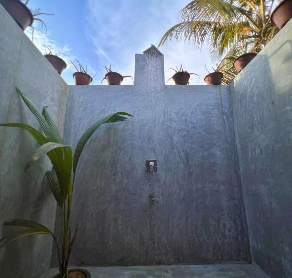 Hotel Amaroo Hikkaduwa