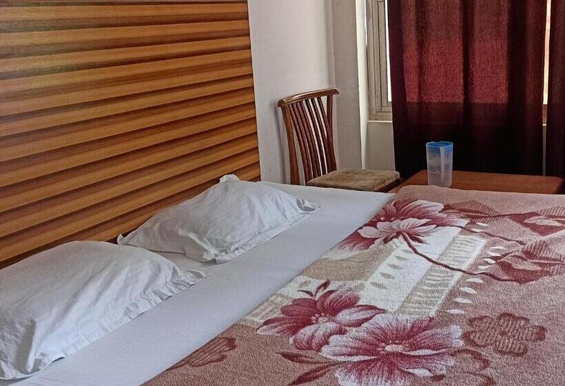 בית מלון כפרי Bharmour View