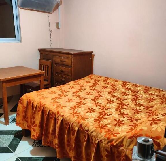 هتل Hostal Puesta De Sol