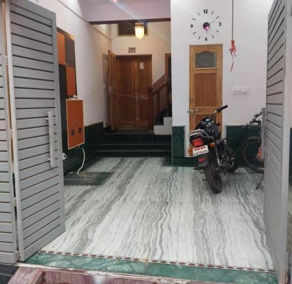 پانسیون Ab Guest House { Home Stay}