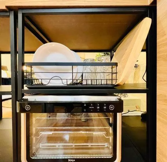 Majatalo Charming 1br Granny Flat With Seperate Spacious Living Room  Just A Stone S Throw From Newly Renovat