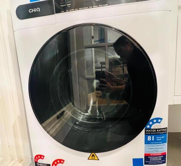 Пансион Charming 1br Granny Flat With Seperate Spacious Living Room  Just A Stone S Throw From Newly Renovat