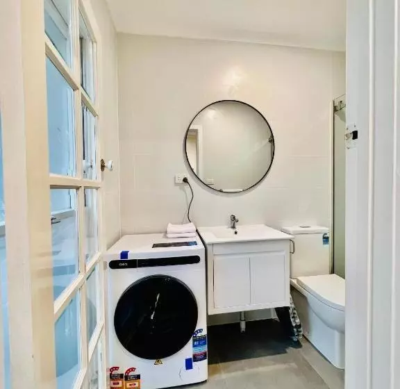 Majatalo Charming 1br Granny Flat With Seperate Spacious Living Room  Just A Stone S Throw From Newly Renovat