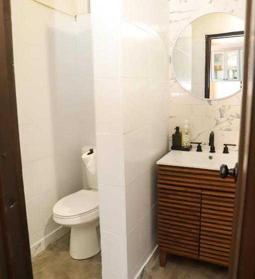 پانسیون Room In Apartment   Pr Pvt Rm 5 Qn Bed Gated Comm Easy Parking