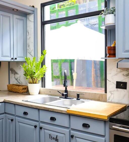 پانسیون Room In Apartment   Pr Pvt Rm 5 Qn Bed Gated Comm Easy Parking