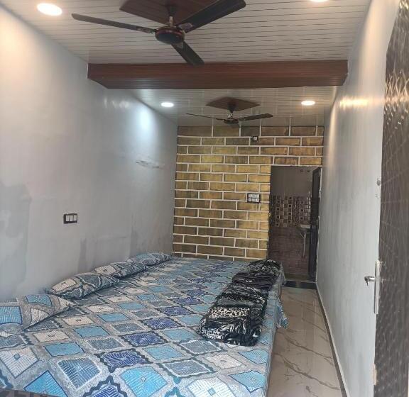 پانسیون Shri Gamya Guest House