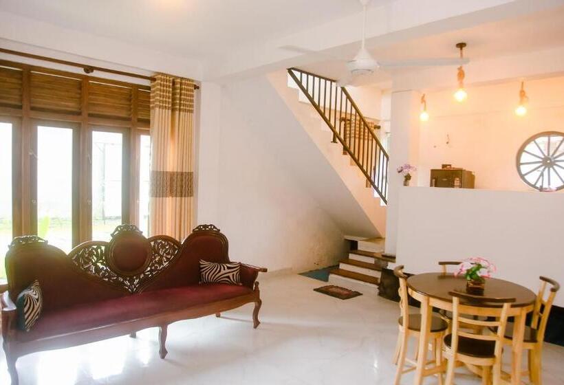 St Kilda Hotel & Restaurant