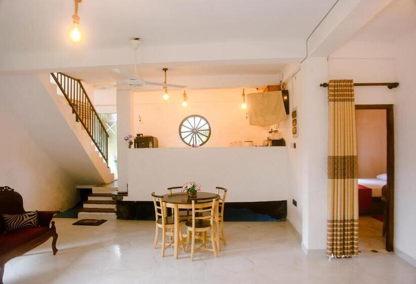 St Kilda Hotel & Restaurant