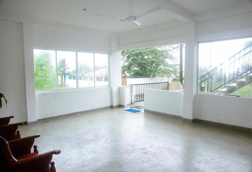 St Kilda Hotel & Restaurant