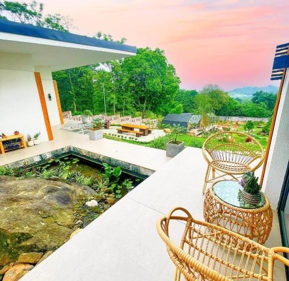 هتل A Little Hill Retreat