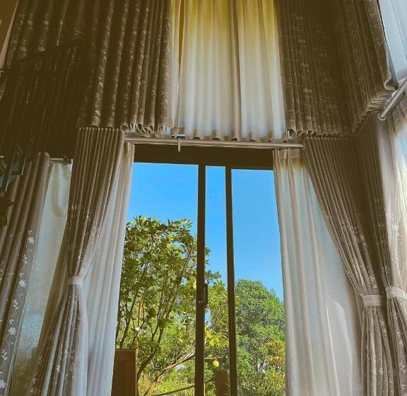 هتل A Little Hill Retreat